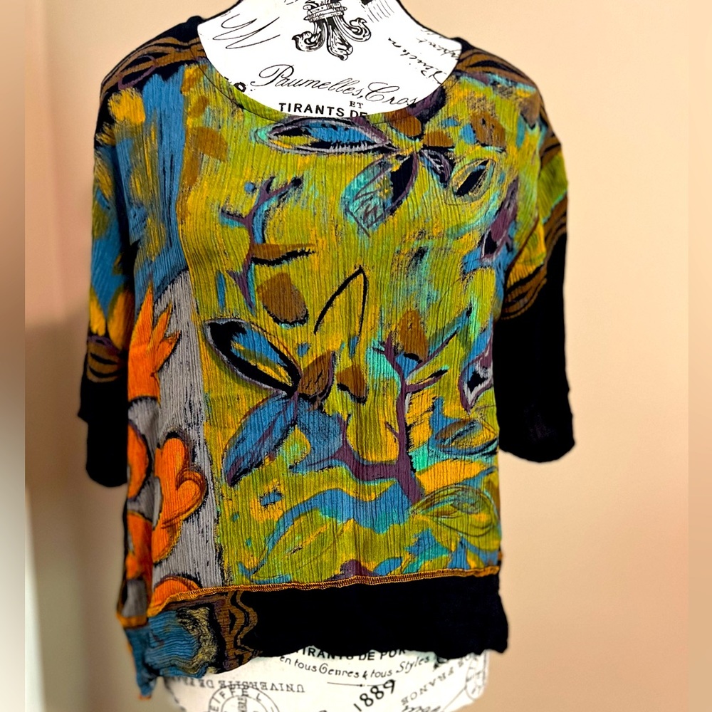 Crop top with colorful design